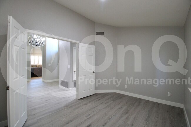 Building Photo - 15845 N 51st St