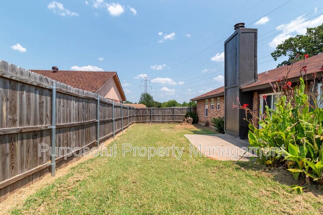 Building Photo - 8913 Bentree Country Way