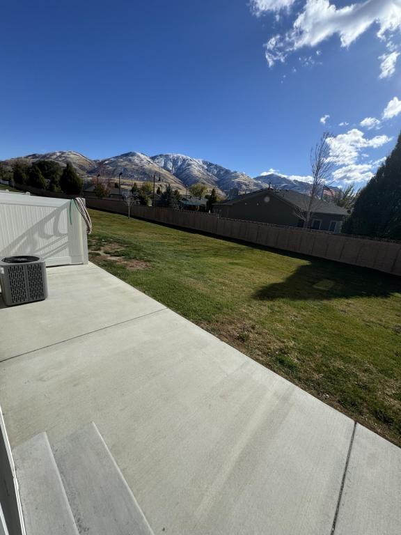 Building Photo - 990 W 600 S