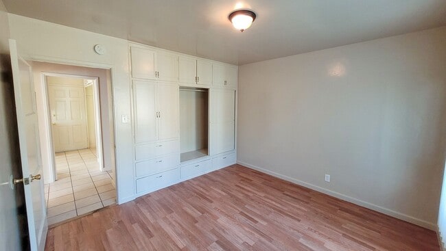 Building Photo - m12307