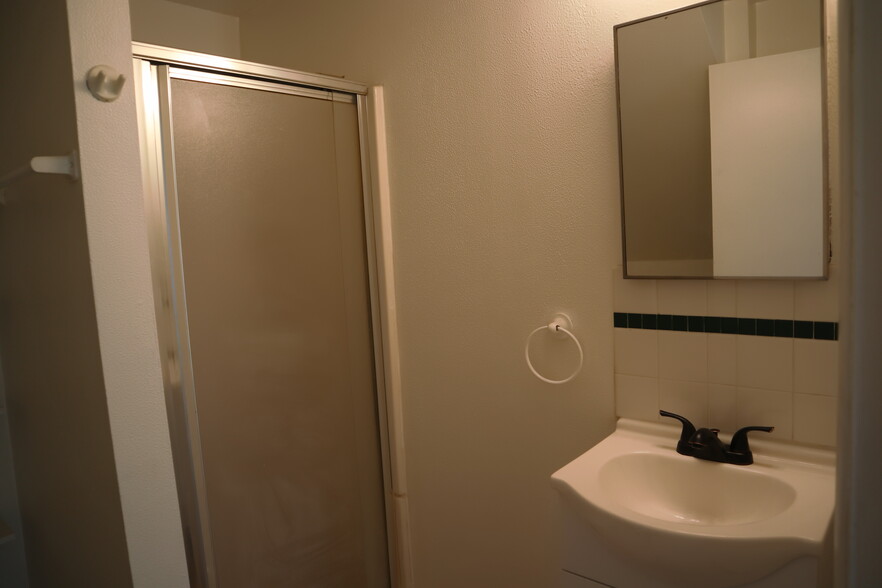 Building Photo - 241 Ash St