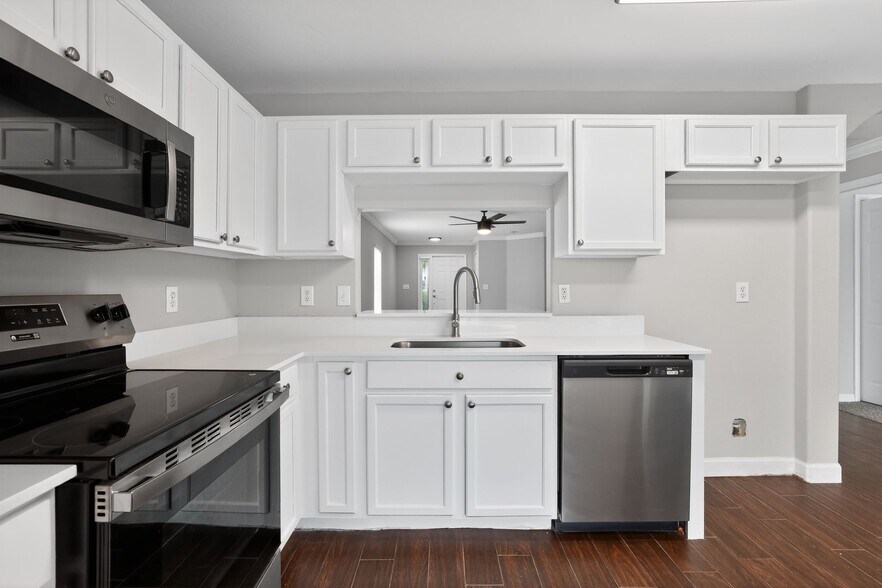 Building Photo - 10629 Shady Preserve Dr