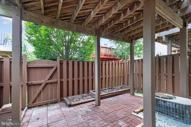 Building Photo - 5950 Ians Way
