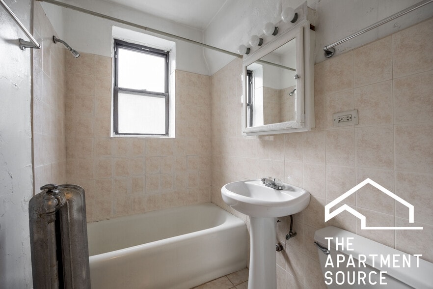 Building Photo - 1154 N Dearborn St