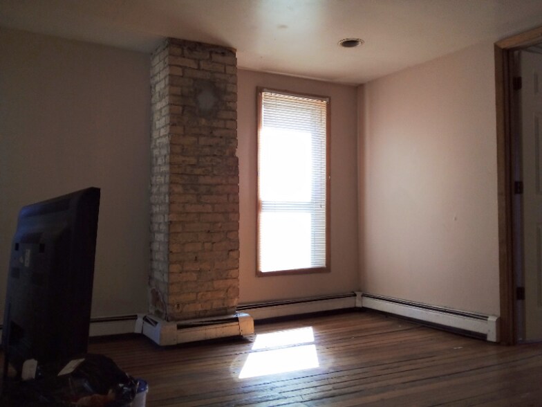 Building Photo - 2611 13th Ave S