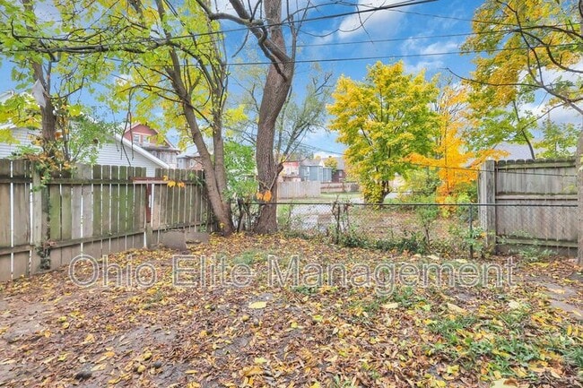 Building Photo - 1038 Forest St