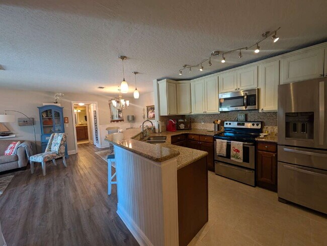 Building Photo - Fully Furnished 2-Bedroom Condo