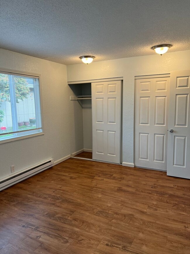 Building Photo - Sh400-402