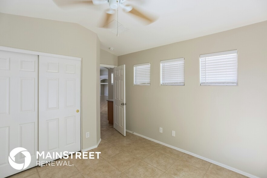 Building Photo - 8612 W Mohave St