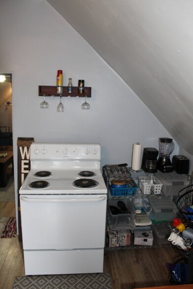 Building Photo - 107 Manitoba Ave W