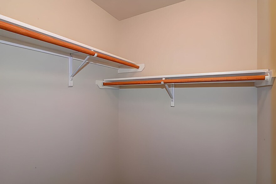 Building Photo - 7818 Kingsbury Wood