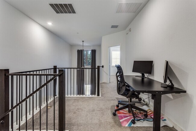 Building Photo - 2728 Shelby Dr