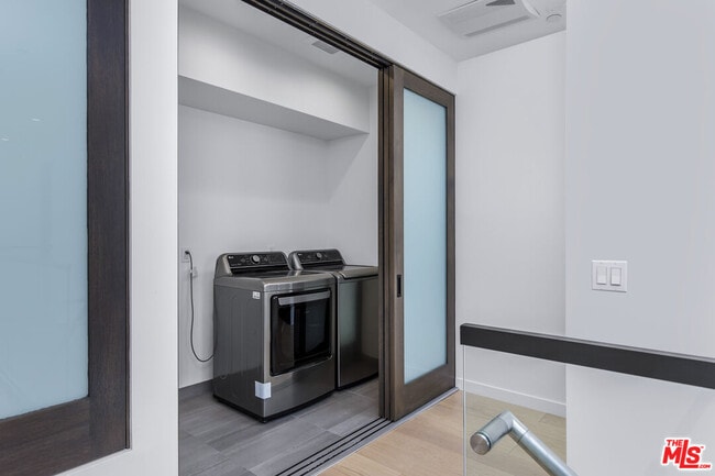 Building Photo - 2019 Barry Ave