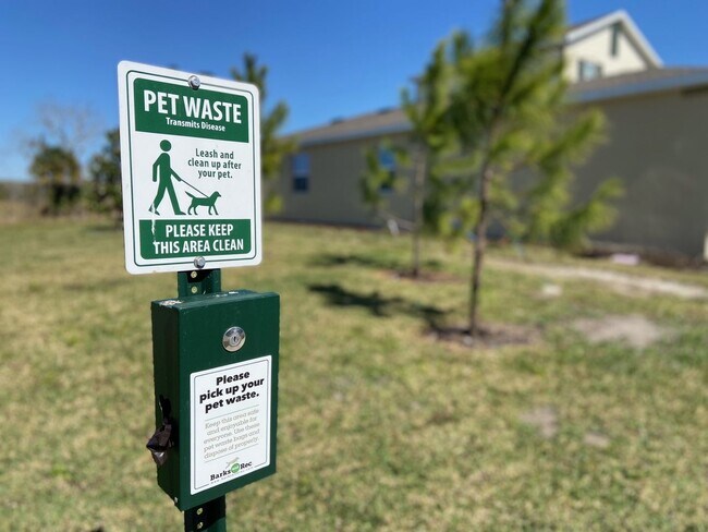 Building Photo - Spacious Corner Unit 3BR/2.5BA Townhome in Kissimmee!