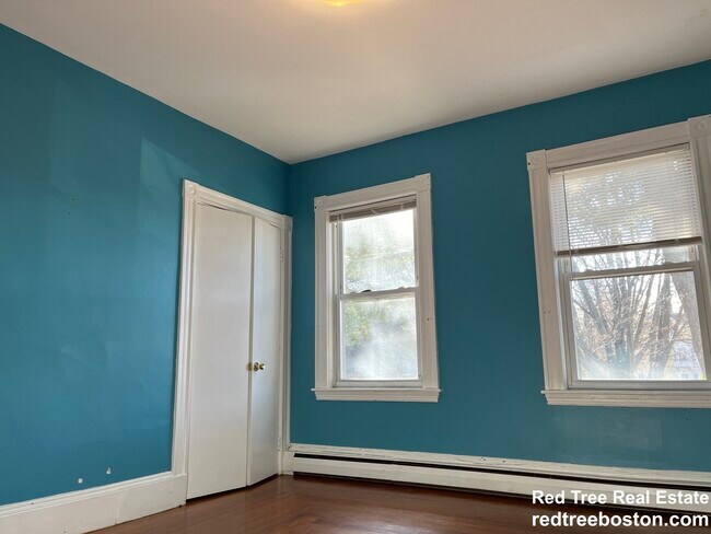 Building Photo - 166 Elm St