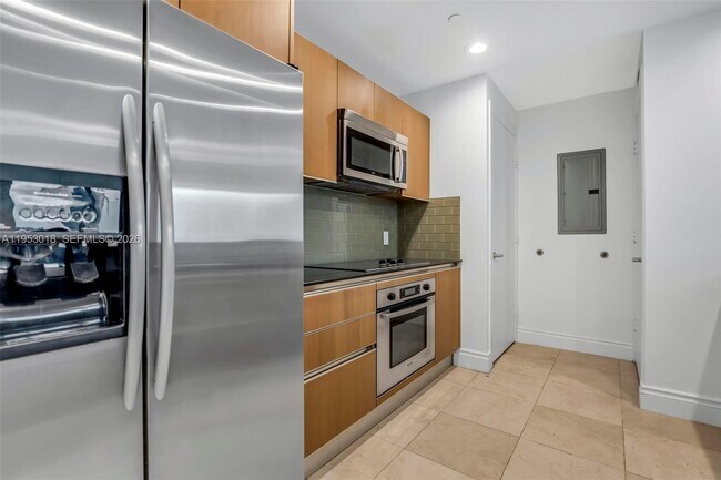 Building Photo - 1050 Brickell Ave