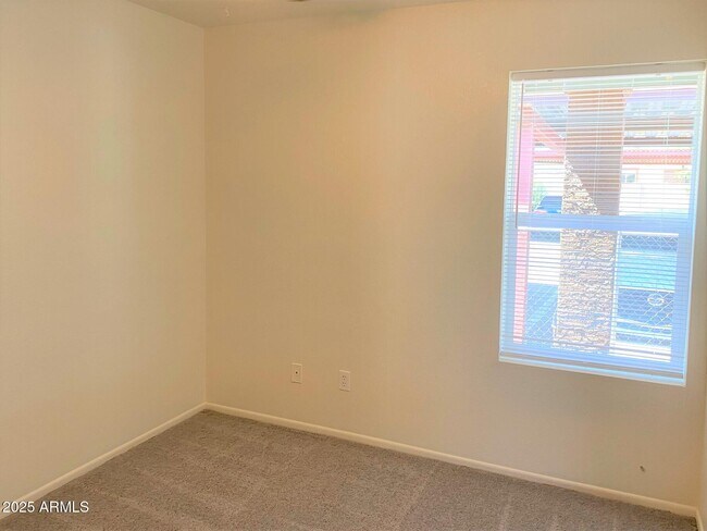 Building Photo - 456 S Olive