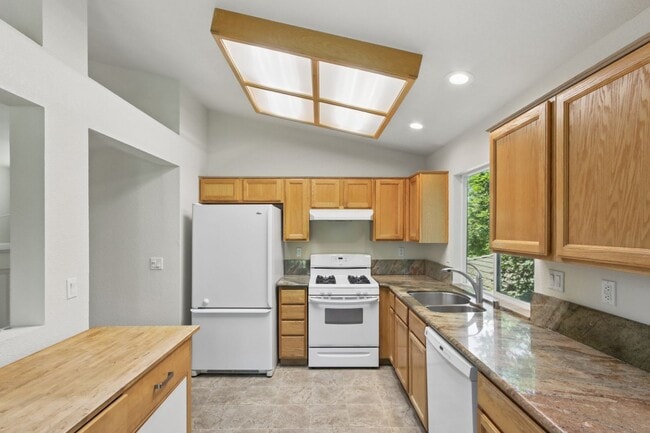 Building Photo - 3 Bedroom in Mace Ranch
