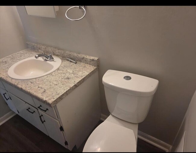 Building Photo - 628 Wooddale Terrace