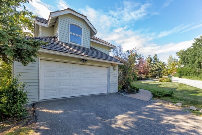 Building Photo - 18530 King Eider Ln