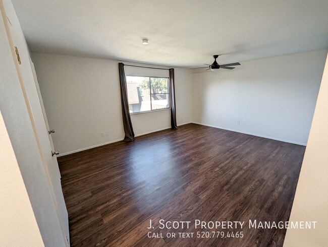 Building Photo - 1618 E Dunbar Dr