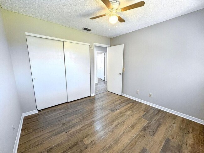 Building Photo - 12715 N 57th St