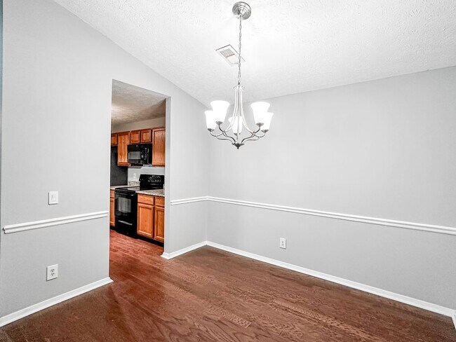 Building Photo - 2 bed/2 bath condo in great Roswell location