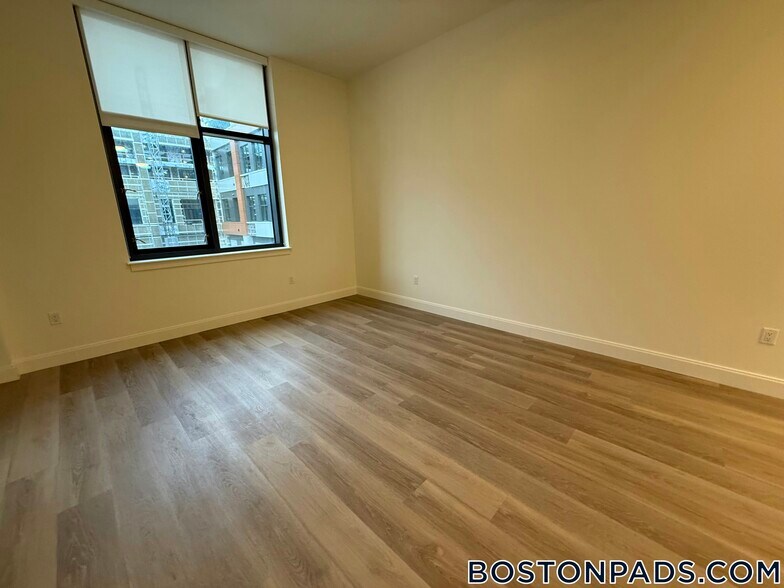 Building Photo - 1079 Commonwealth Ave