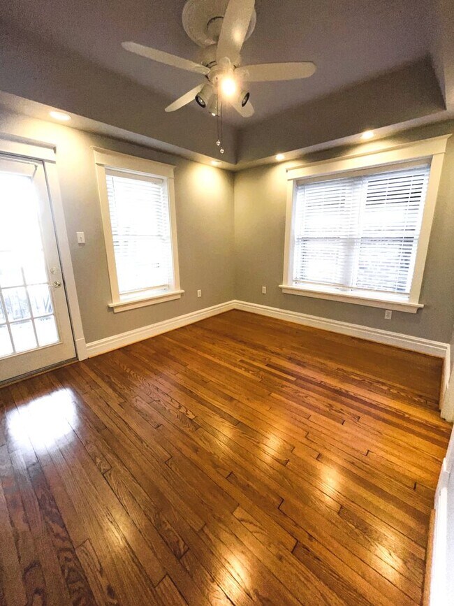 Building Photo - $2100 - AMAZING DESIGNED 2F UNIT LOCATED IN THE CWE!