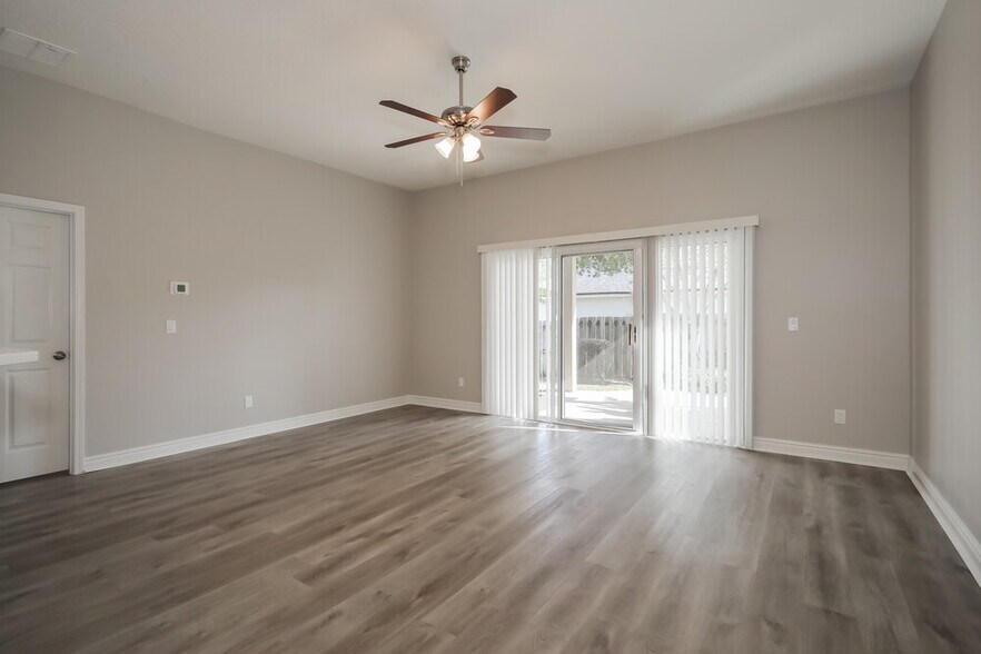 Building Photo - 801 Esquire Ln
