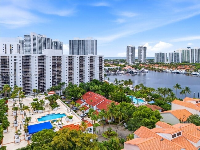Building Photo - 3610 Yacht Club Dr