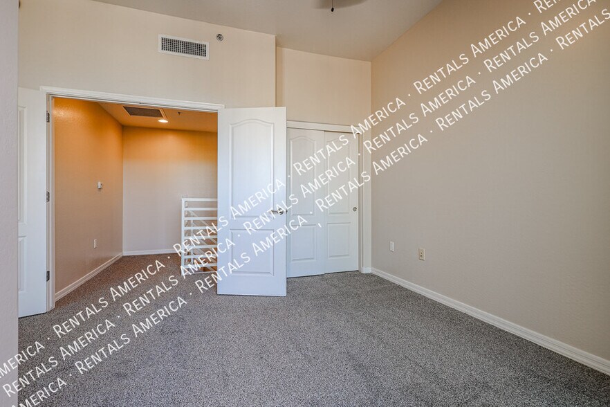 Building Photo - 16 W Encanto Blvd