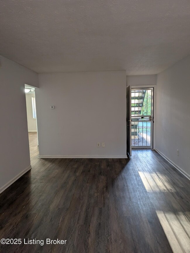 Building Photo - 3224 Springfield Dr