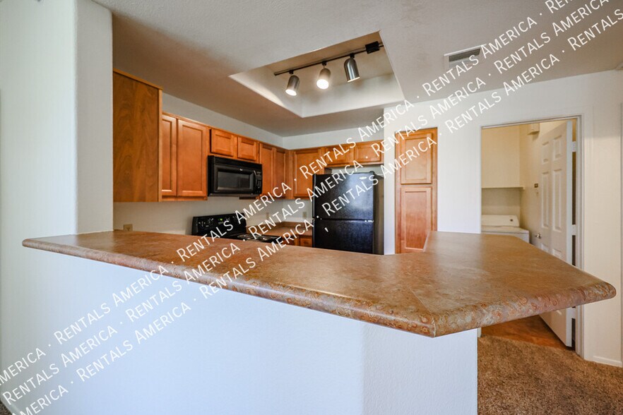 Building Photo - 3830 E Lakewood Pkwy E