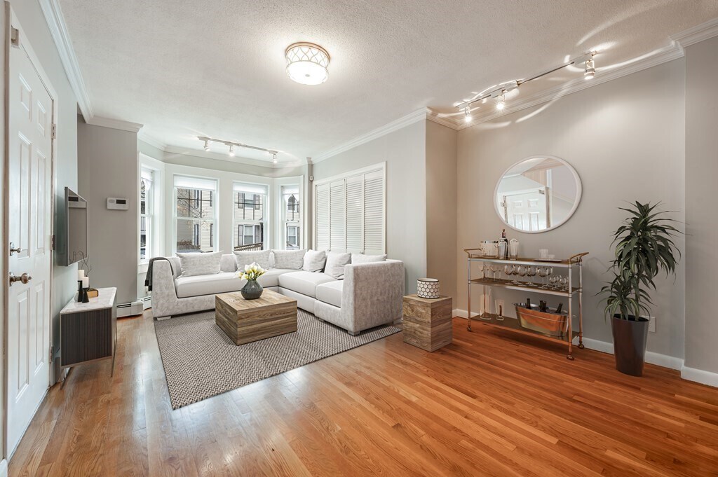 Primary Photo - 159 W 7th St