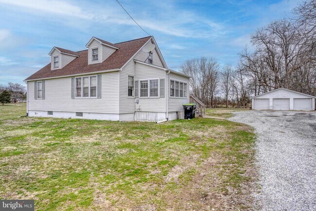 Building Photo - 1111 Bayview Rd