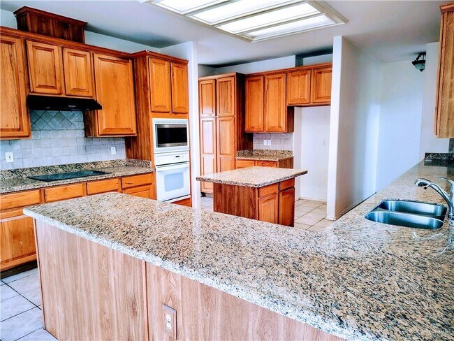 Building Photo - 3504 El Jardin St