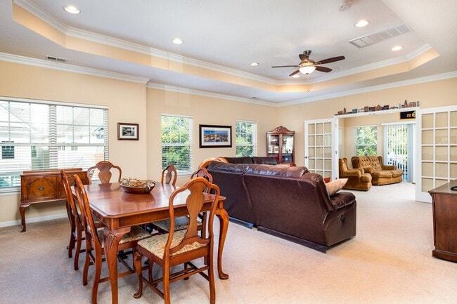 Building Photo - 3BR Open Floor Plan with Garage in Captain...