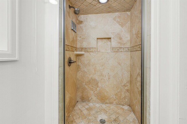 Building Photo - 2515 Baycrest Dr