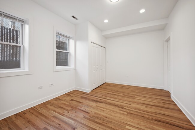 Building Photo - 1432 N Maplewood Ave