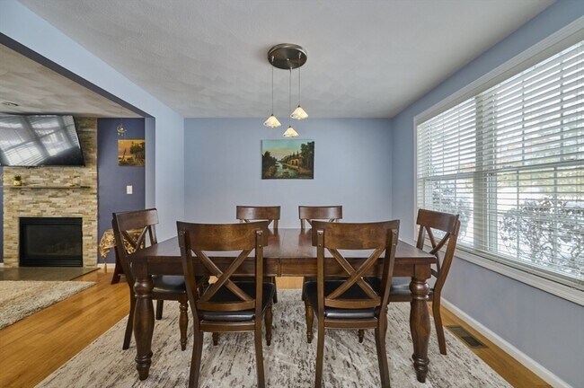 Building Photo - 27 Cranberry Ln