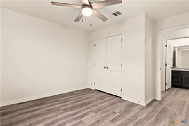 Building Photo - 1ST MONTH RENT FREE