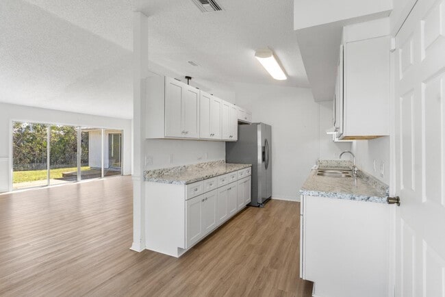 Building Photo - 1816 14th Ave SW