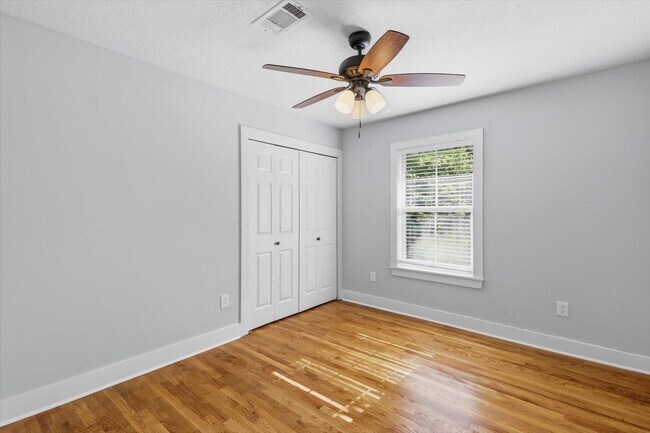 Building Photo - 117 McCree Dr