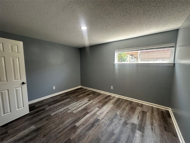 Building Photo - 3262 Branard St