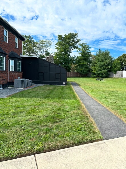 Building Photo - 10 Wampanoag Trl