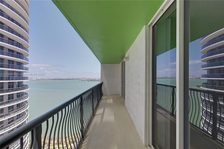 Building Photo - 1756 N Bayshore Dr