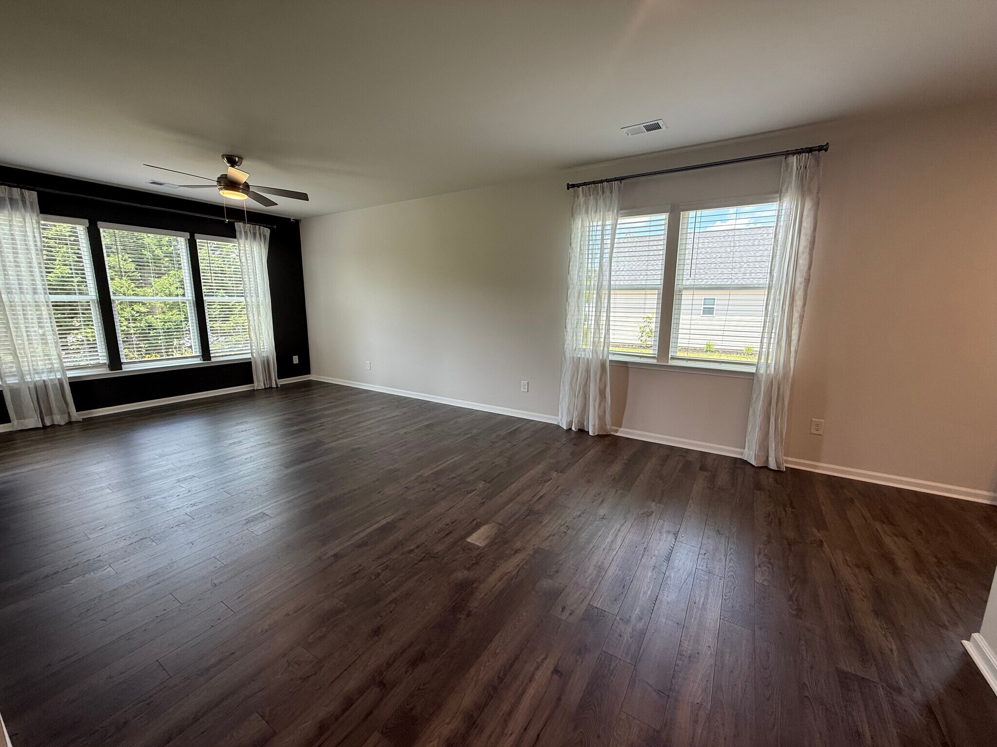Living Room - 3020 Hillgate Trl