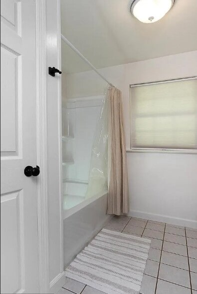 Building Photo - 907 Rhue Haus Ln
