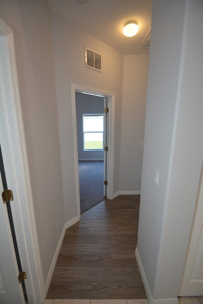 Building Photo - "Charming 3-Bed Oasis in Palm Coast - 1,85...